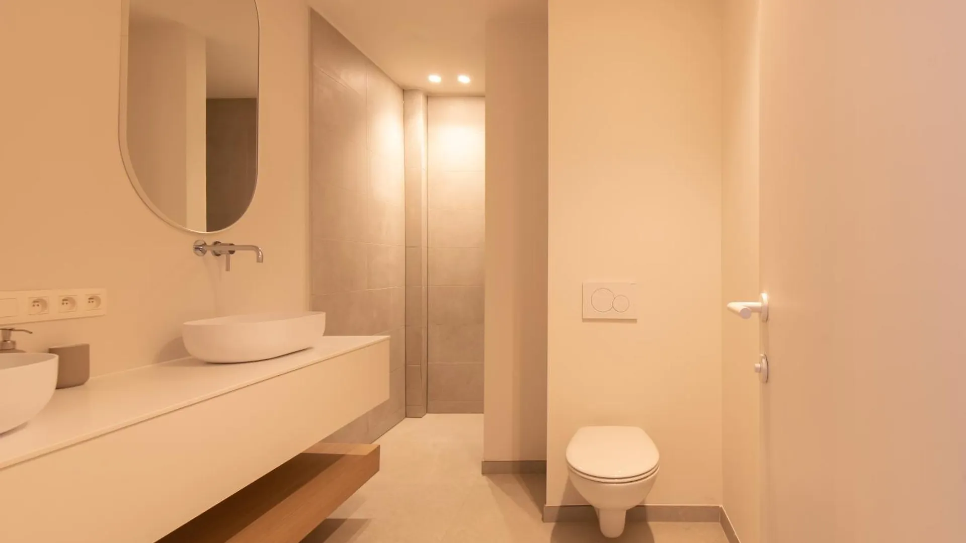 Deluxe 4 Rooms Apartment With Casino View At The Beach And Free Parking Oostende